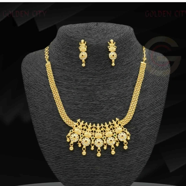 FIVE LAKSHMI DOLOR NECK