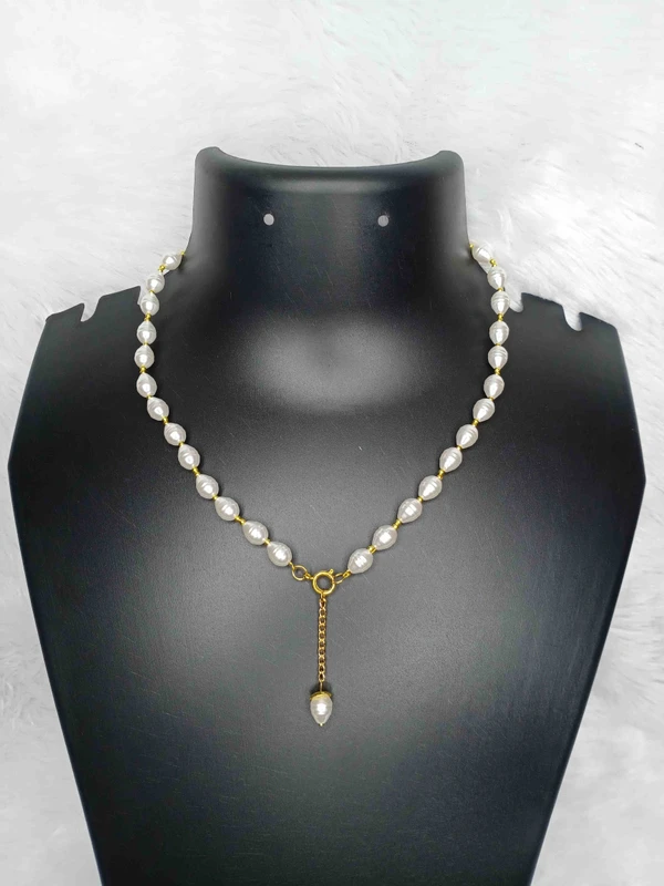 Uncut Oval Pearl Neckpiece 