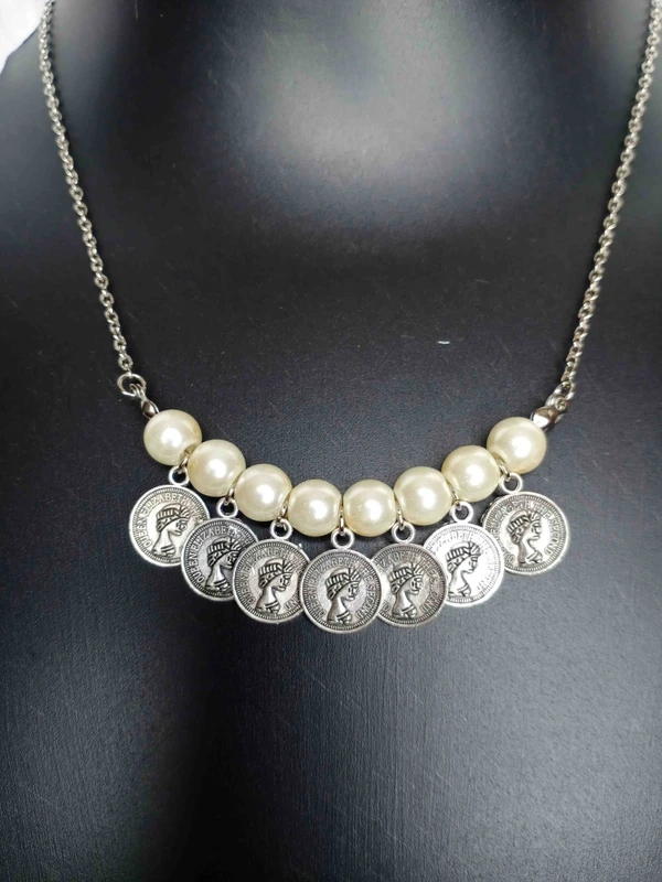 Silver Coin Pearl Neckpiece 