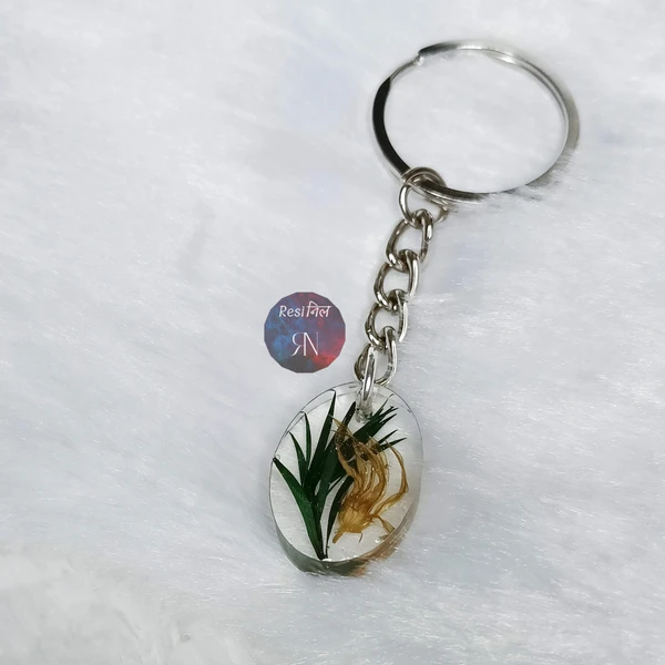 Real flowers resin keychain 