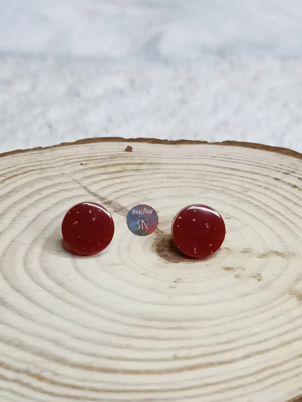 Red sparkle resin stud (A)