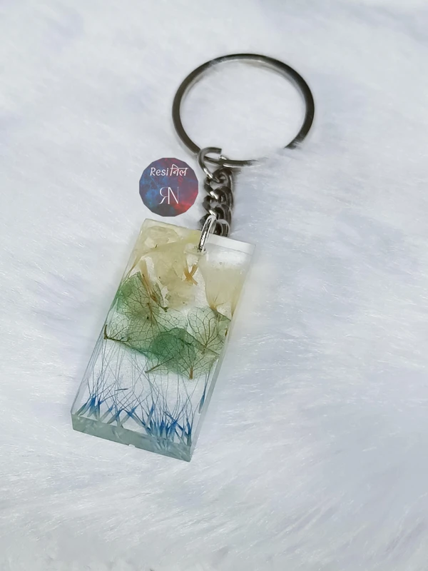 Resin keychain with real flowers (Rectangular Shape)