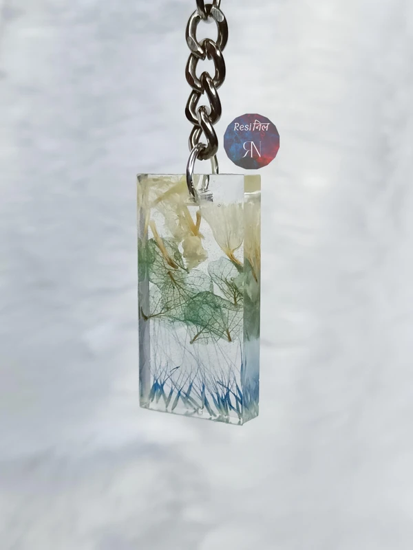 Resin keychain with real flowers (Rectangular Shape)