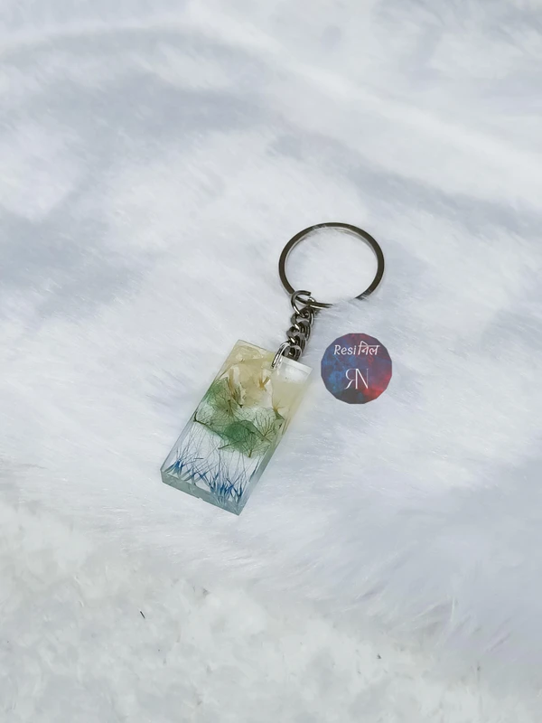 Resin keychain with real flowers (Rectangular Shape)
