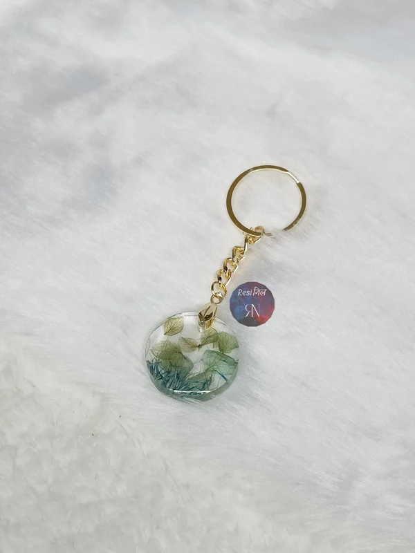 Resin keychain with real flowers (Round Shape)