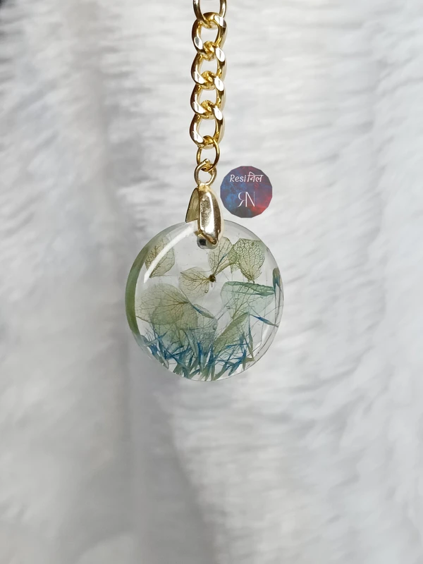 Resin keychain with real flowers (Round Shape)