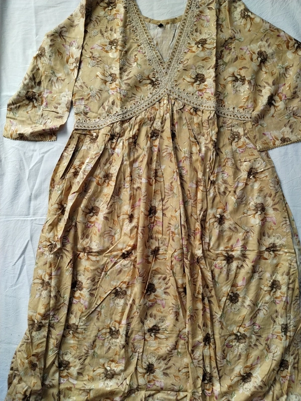 Alia Cut Flower Printed Cream colour Kurta With Pant And Dupatta Sets - M, Cream