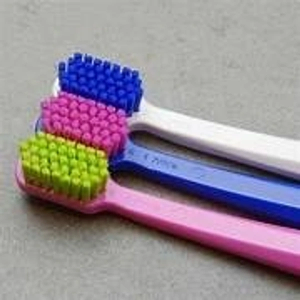 MR Oral Nylon Fiber Brush With Box