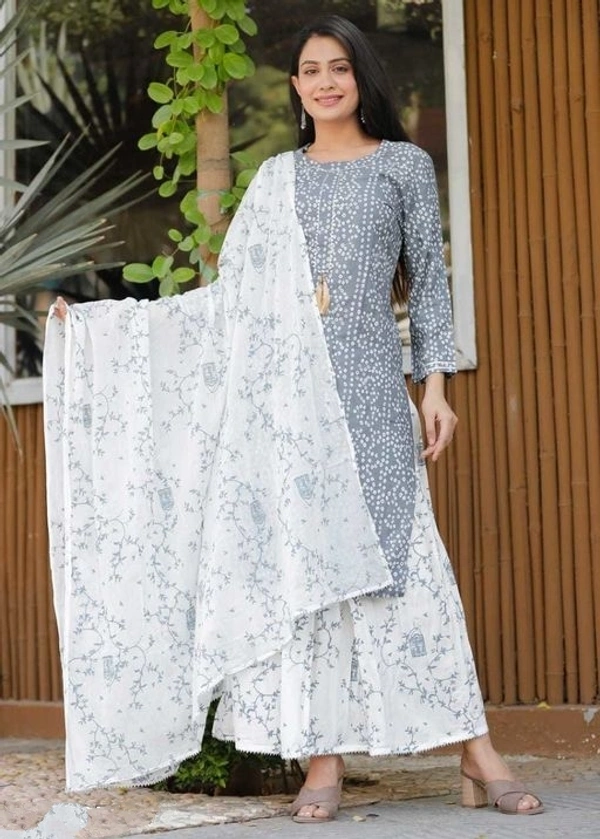 Aishani Graceful Women Kurta Sets - L
