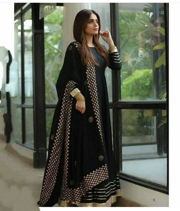 Embellished Kurta with Dupatta Set - M