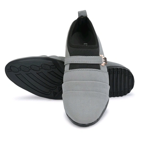 Latest Attractive men casual shoes90 - 7