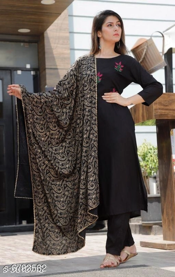 Womens Elegeant Kurta Set - M