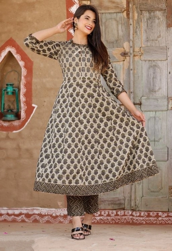 Women's Embroidered Cotton Kurta Pant set - M