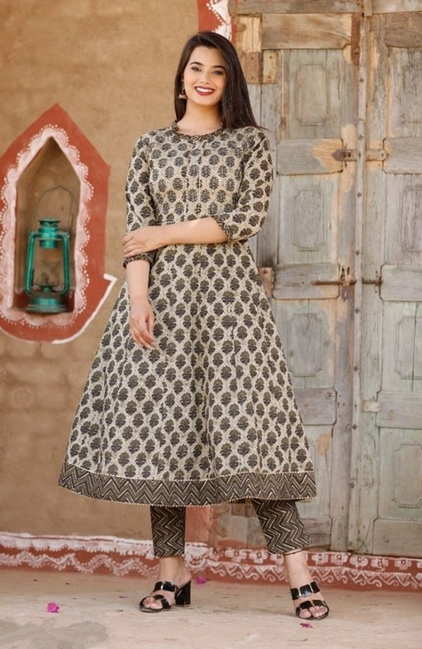 Women's Embroidered Cotton Kurta Pant set - M