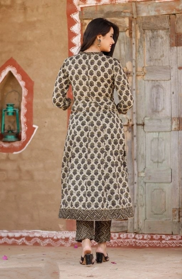 Women's Embroidered Cotton Kurta Pant set - M