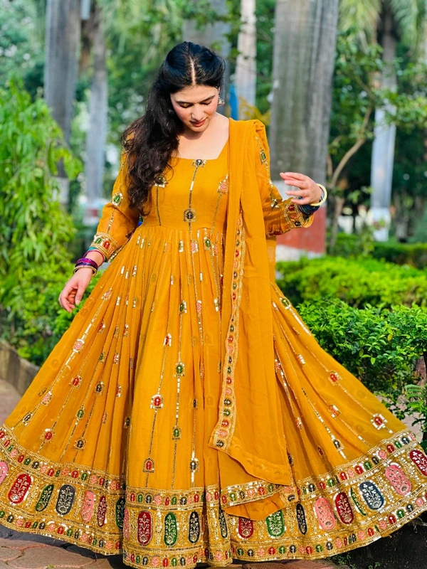 Real Modelling Anarkali Suit - M
