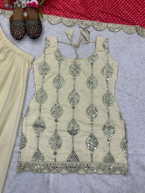 Unique Style Heavy Plazzo Suit - M