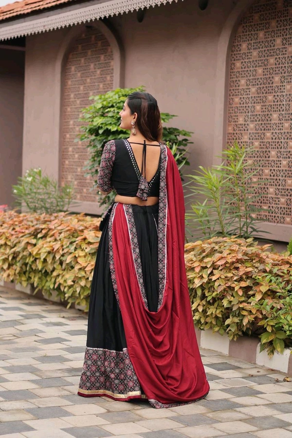Gamathi Work Lehenga Choli With Free Hand Purse - M Upto L Margin