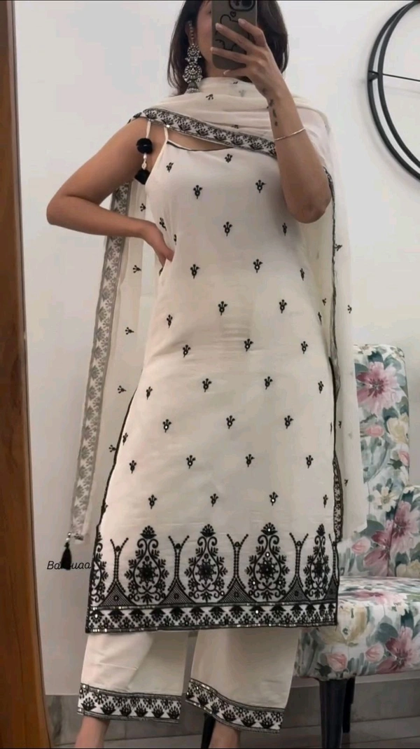 Latest Trendy Sleeveless Suit - M
