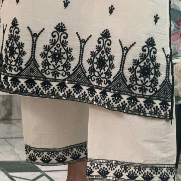 Latest Trendy Sleeveless Suit - M