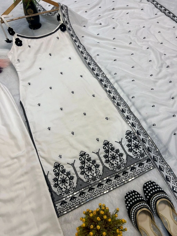 Latest Trendy Sleeveless Suit - M