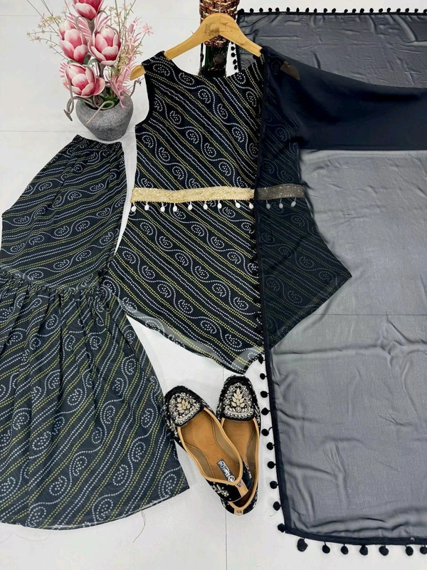 Bandhani Printed Suit With Belt - M