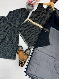 Bandhani Printed Suit With Belt - M