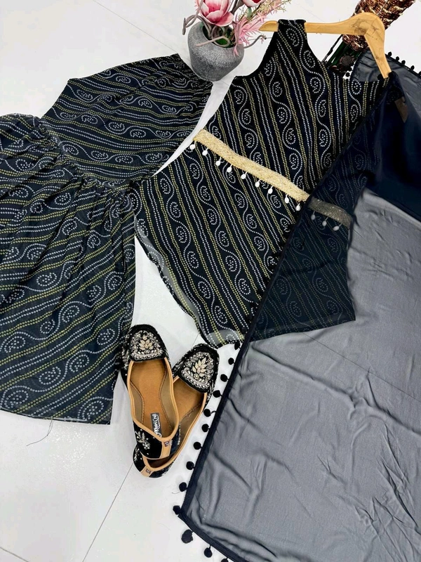 Bandhani Printed Suit With Belt - M