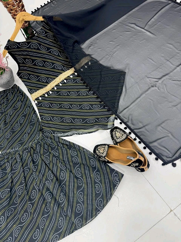 Bandhani Printed Suit With Belt - XXL