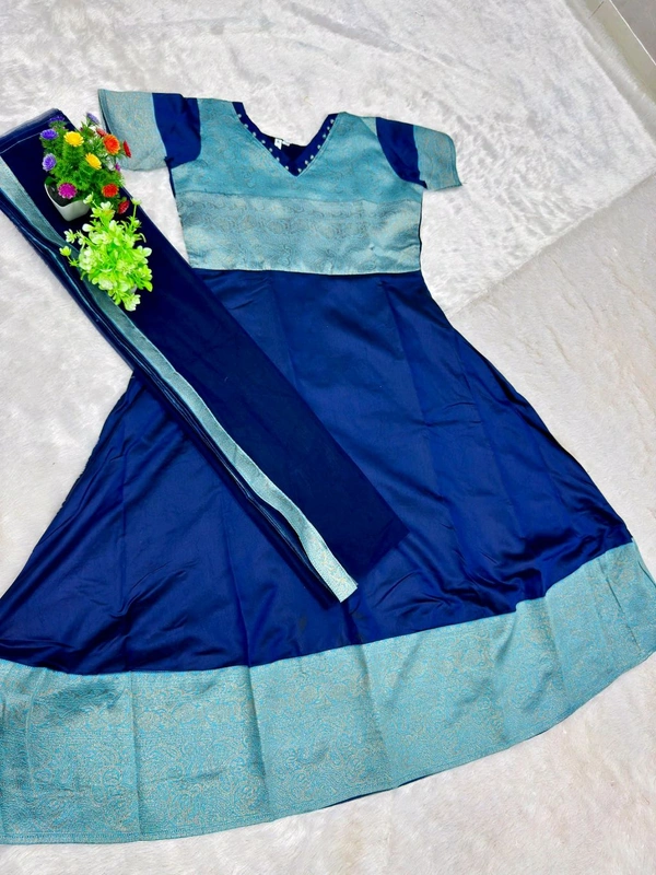Jacquard Silk Gown With Dupatta - XL, Blue