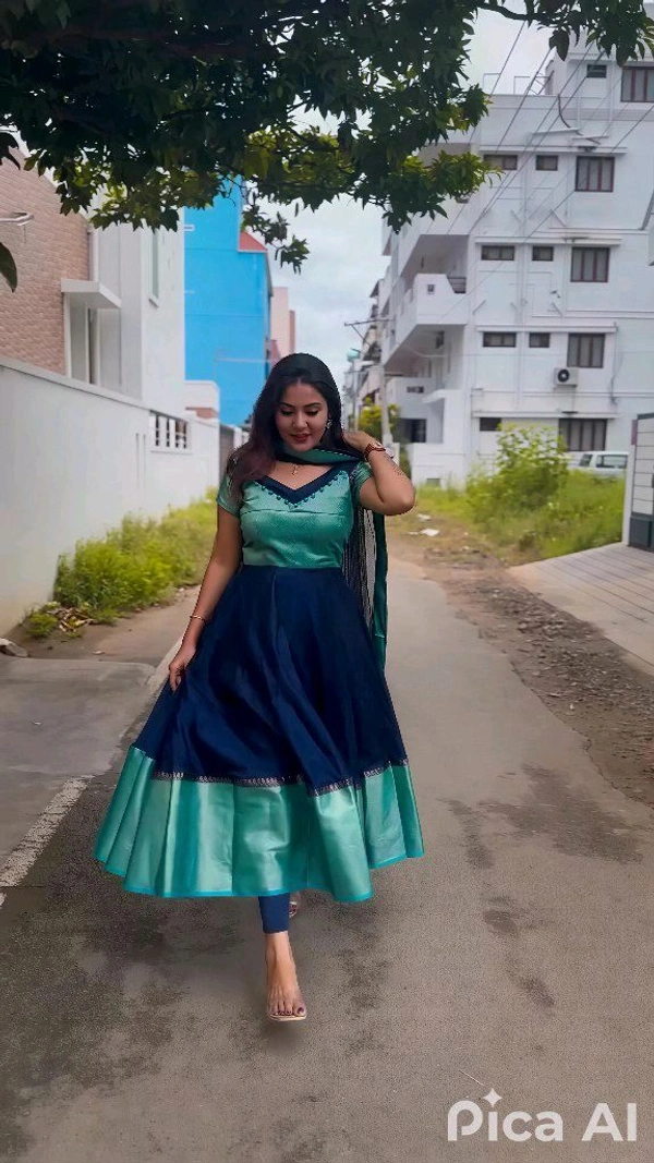 Jacquard Silk Gown With Dupatta - XXL, Blue