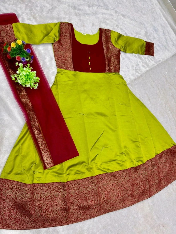 Jacquard Silk Gown With Dupatta - 3XL, Green