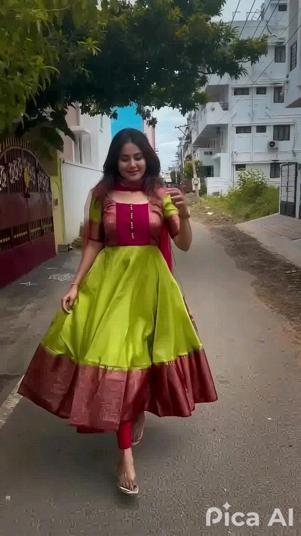 Jacquard Silk Gown With Dupatta - XXL, Green