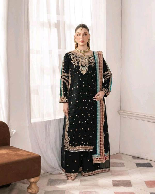 Designer Heavy Embroidery Pakistani Suit - L