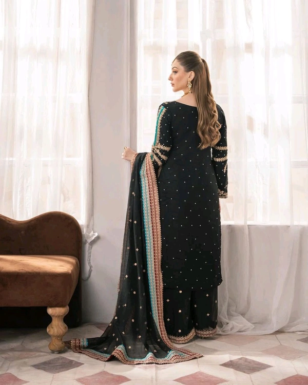 Designer Heavy Embroidery Pakistani Suit - L