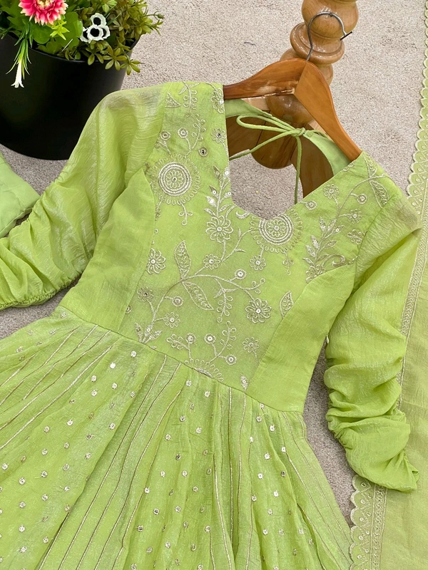 Fully Flair Crunchy Silk Anarkali Suit - L