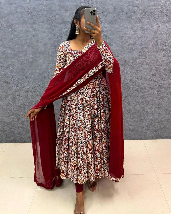 Kalamkari Cotton Gown With Dupatta - Bright Red, XXL