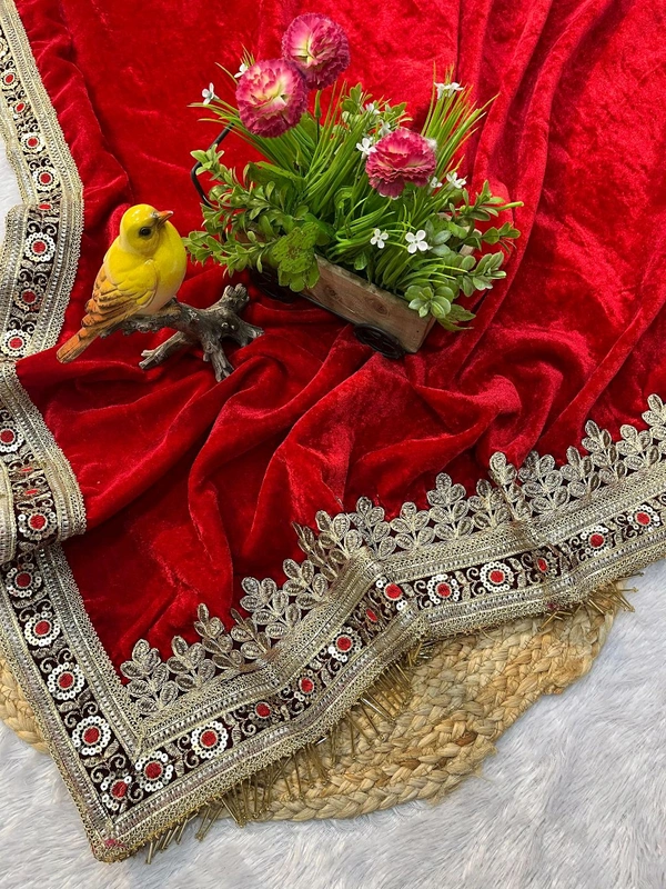 Beautiful Velvet Saree With Blouse Piece