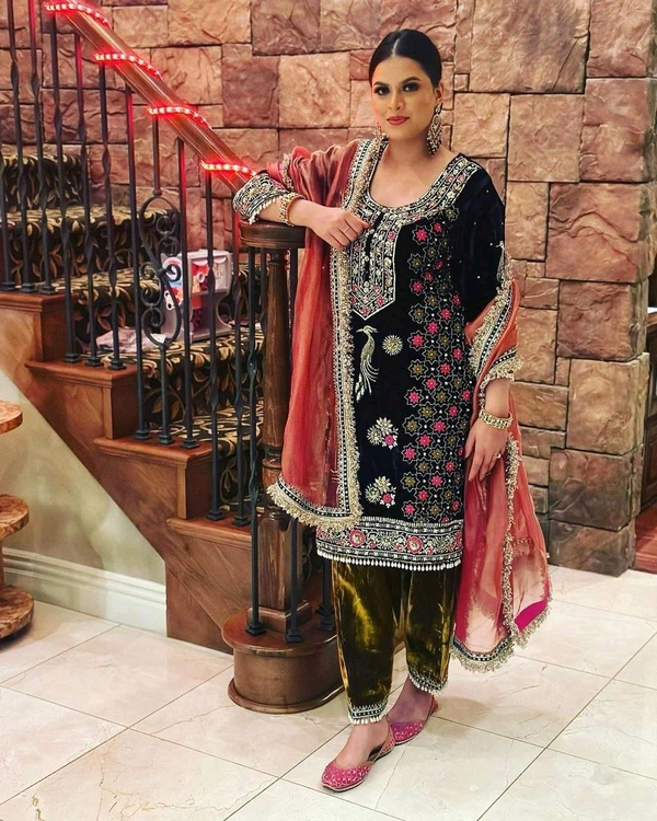 Embroidered Velvet Kurti Plazzo Set for Women - Free Size Upto 44inch