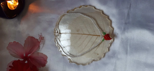 Minimal Strawberry Choker