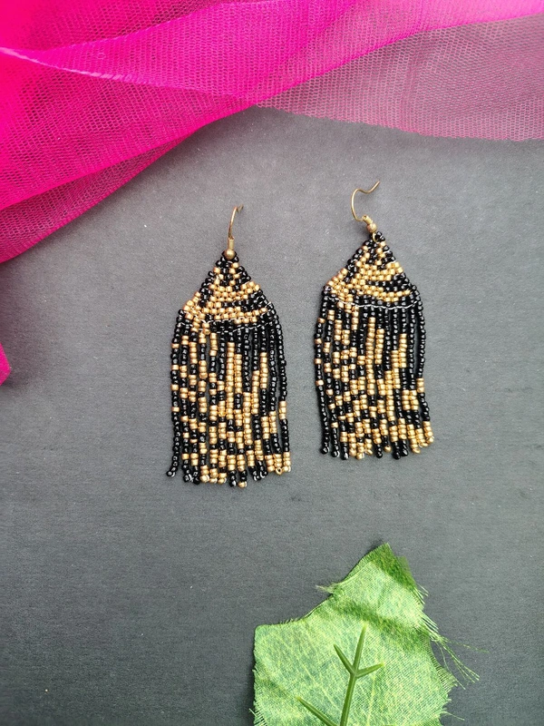 BLACK MAGIC earring