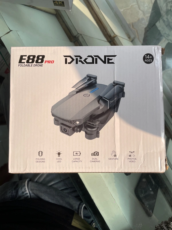 Drone E88 