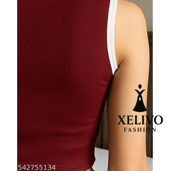 White Moon Women’s Sleeveless T-shirt  - S