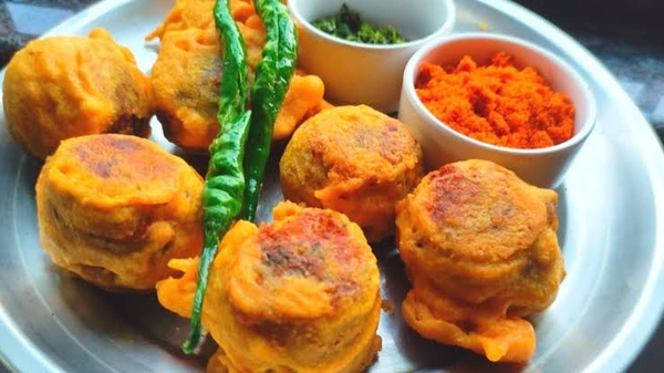 break fast - nashta,samosa, aloobanda, bread pakoda, jalebi, mangoda, bhajiya, alubanda - 2 आलूबंडा ( 8 Am to 2 pm)