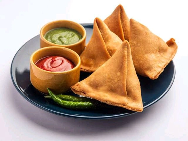 break fast - nashta,samosa, aloobanda, bread pakoda, jalebi, mangoda, bhajiya, alubanda - 4 हॉट समोसा