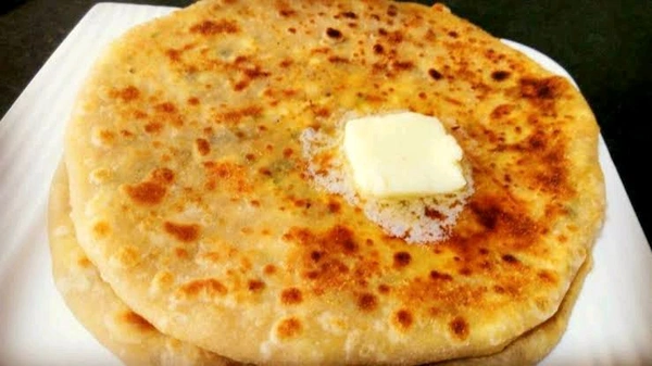 रोटी, चापाती और पराठा - missi roti, paneer paratha, butter naan, tandoori roti - पनीर पराठा