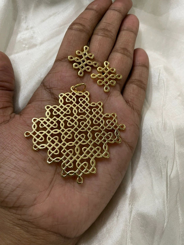 Janani Pendant With Earrings 