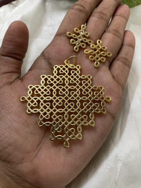 Janani Pendant With Earrings 