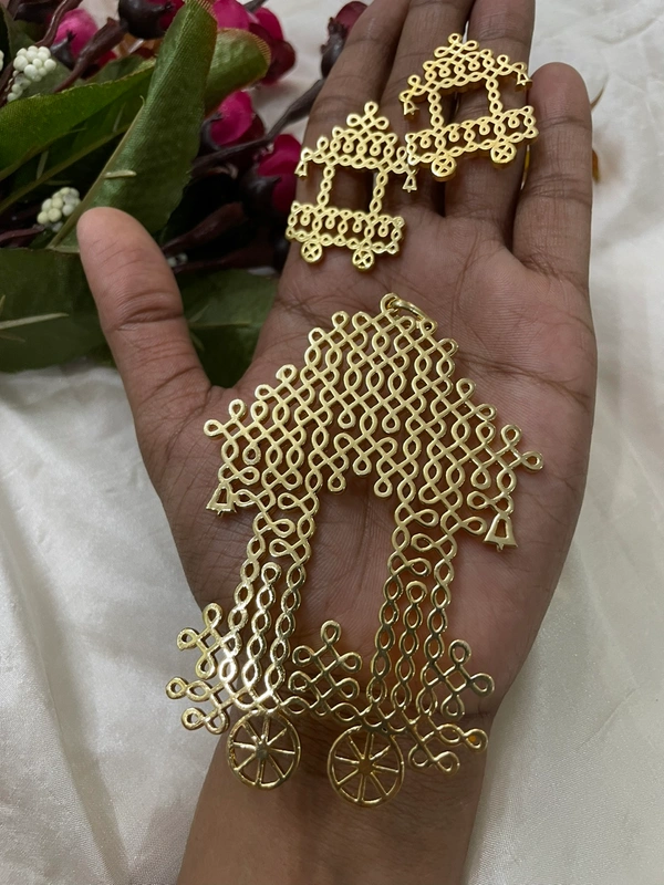Ratham Pendant Set With Earrings