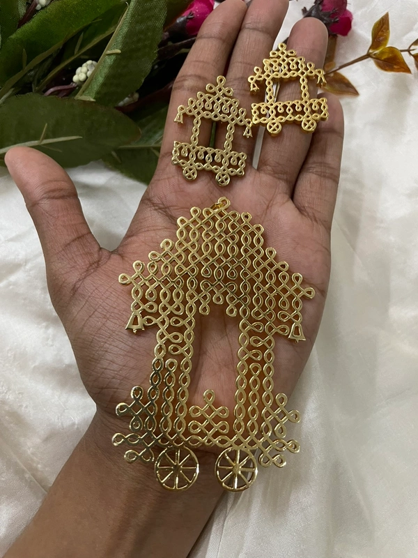 Ratham Pendant Set With Earrings